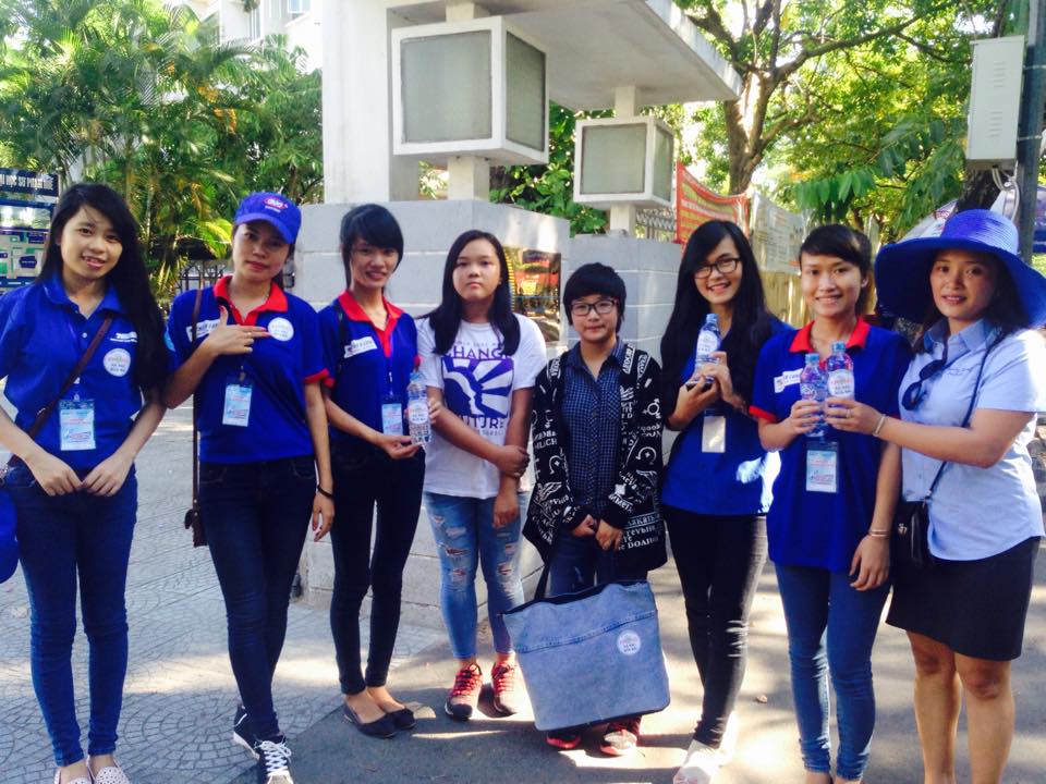 "Không[-]xả[-]rác[-]bừa[-]bãi"[-]cùng[-]tiếp[-]sức[-]mùa[-]thi[-]2015[-]tại[-]Huế